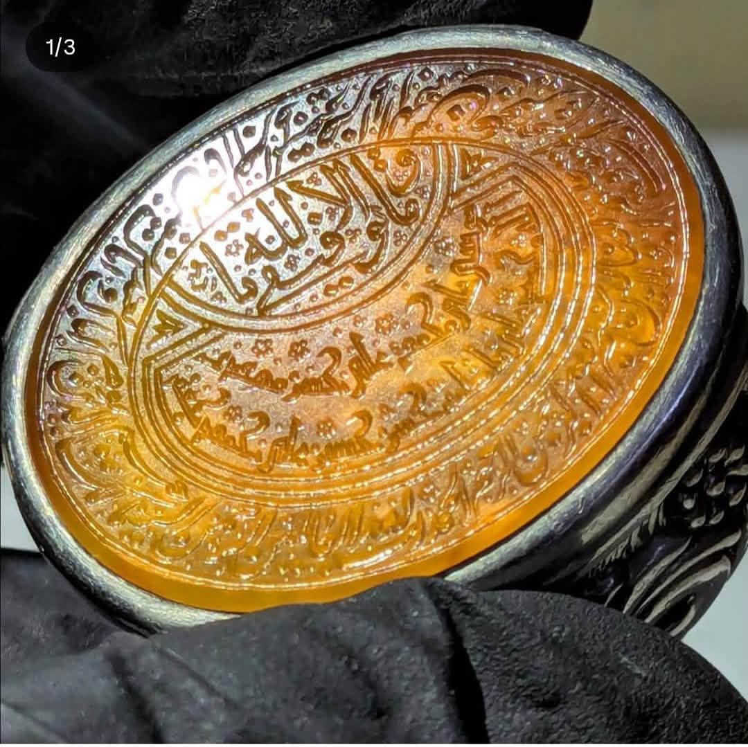 💠خاتم من العقيق اليماني المزعفر الزجاجي الطبيعي النادر 
🪬منقوش بخط يدوي سورة الفاتحة المباركة وبالمنتصف وماتوفيقي الابالله وبالوسط أسماء الائمة المعصومين ع 
🖍️أمضاء وخط الأستاذ الكبير ( رفيع) 
💍صياغة يدوية فاخرة بالكامل بيد المبدع ( صادق الطائي) 
💠فضة ثقيلة وفضة عيار
***********

نص مكتوب في الصور:
- 1/3
- 3/3