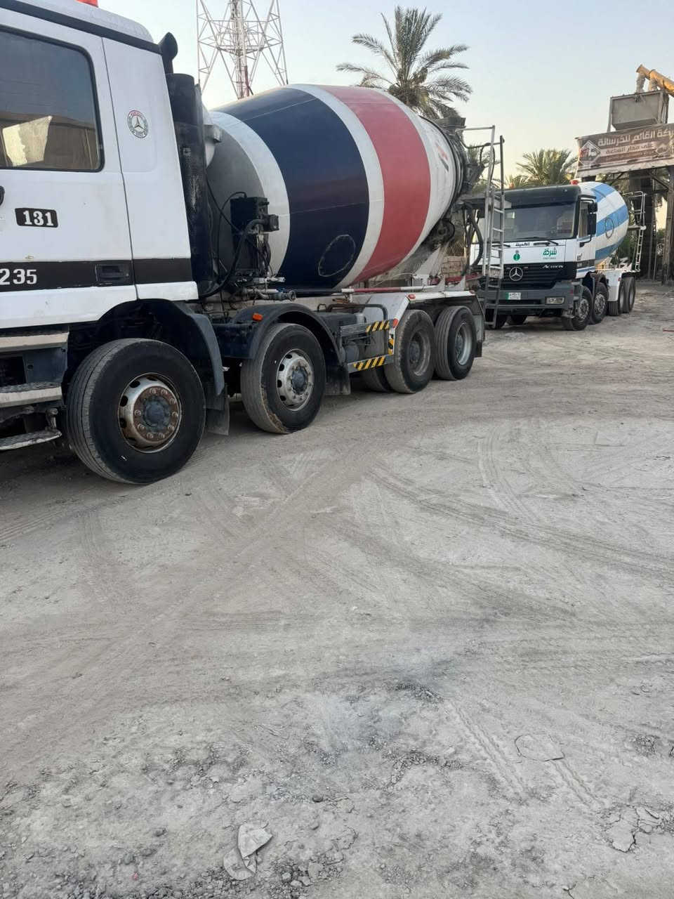 سلام عليكم 
خباطات عدد 2 
موديل 2001
أرقام بغداد
مجموعة نص جيف
قمارة روبع 
كير كهربائي
جدورة 10متر
الخباطات مو معلة
كرين محرك شرط
***********
***********
***********
