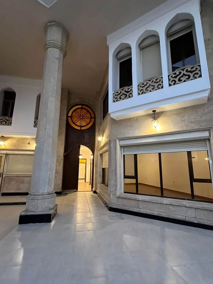 🏡بيت #للإيجار – بغداد / اليرموك – حي الداخلية

📐 المساحة: 340 م²
🛏️ 5 غرف نوم
🛋️ صالتان
🍽️ مطبخ مجهز
🚿 خدمات
🚗 كراج
🌿 حديقة
🛣️ رصيف 3 متر

💰الإيجار: 4,000$ شهرياً مع مجال 

📍 Aitisal Bi
📞 ***********

♦️زرونا في موقعنا :
بغداد – القادسية
شارع الخدمي / مقابل جامع ام الطبول 🕌

🏢 العقاري نمر الجبوري Real estate Nimr Al-Jubouri
♻️ ملاحظة : اذا عندك عقار تريد اتبيعه او تأجره راسلنا على صفحة وخلي الباقي علينا 📨

#عقارات_العراق #عقارات_بغداد #شراء_عقار 
#_تسويق_عقاري_احترافي #تسويق #ريلز 
#عقارات #بغداد #للبيع #للايجار #متابعة #اكسبلور
#اليرموك #الداوودي #القادسية #الاميرات #الحارثية

