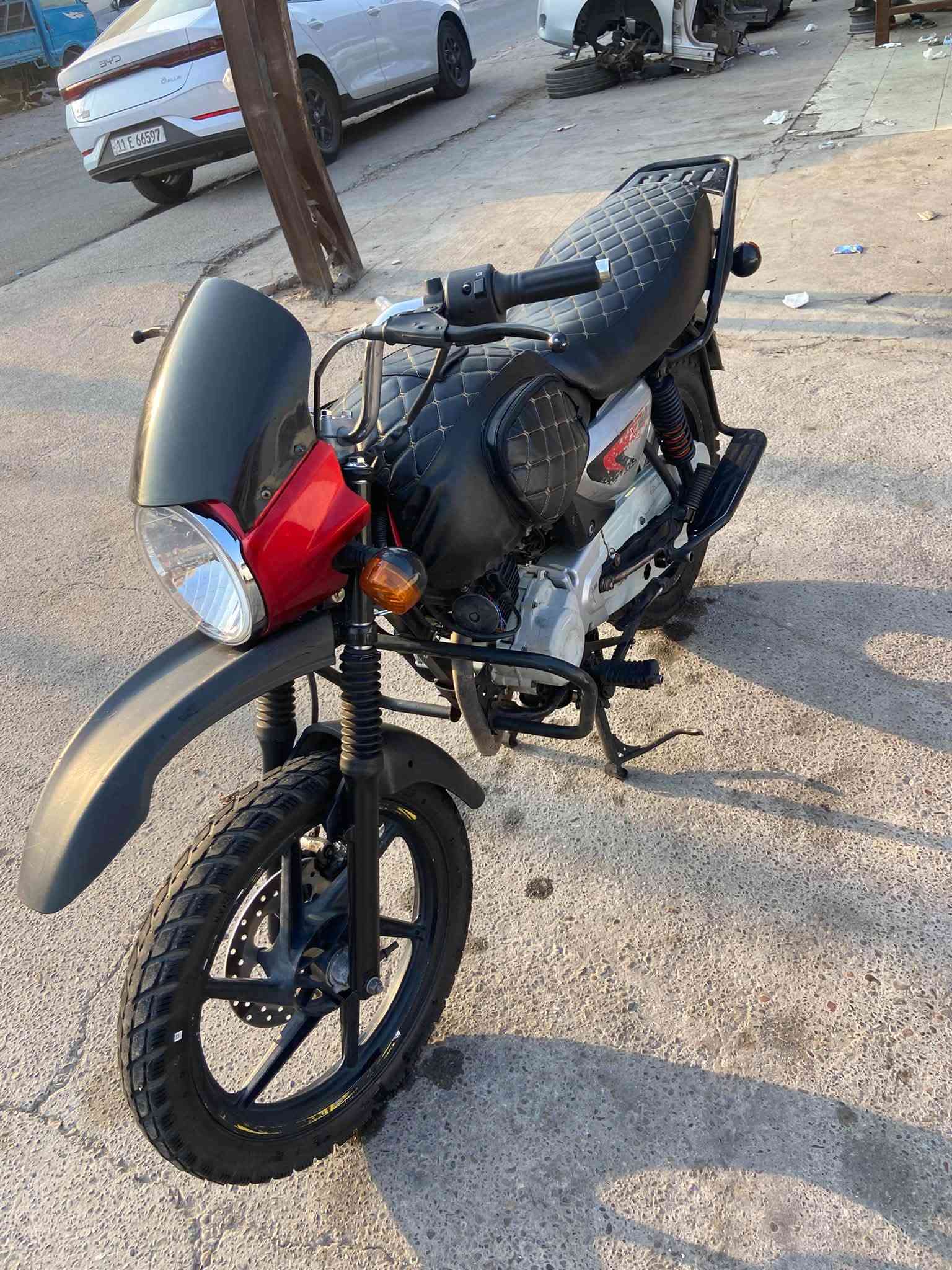 دراجه بوكسر 23 نضيفه حيل مكينه مكفوله اوراقه كامله
سعره 1400 بيه مجال شي بصيط حك جيه
رقم ***********
