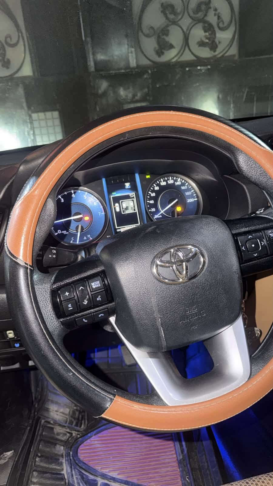بسم الله. سلام عليكم شباب TOYOTAفورتنر 🚀سياره استخدم قليل بيت  ✅
((من الاخير سعر بيع نهايه ٢٥٨) 💵الشراي فقط يراسل وشايف خيرها وبلا مواعيد كاذبه 
ماشيه65 الف كيلو ⏫
سويج مو بصمه كشانه مخمل بدون فتحه ✅
السياره خليجي بيها طخه بالعراق خفيفه بالجاملغ الامامي بدون ايرباك مصبوغ شوي منه السعرخاص او تصل ع واتساب *********** رقم بغداد تحويل كبل✅
مكان المنصور بغداد
