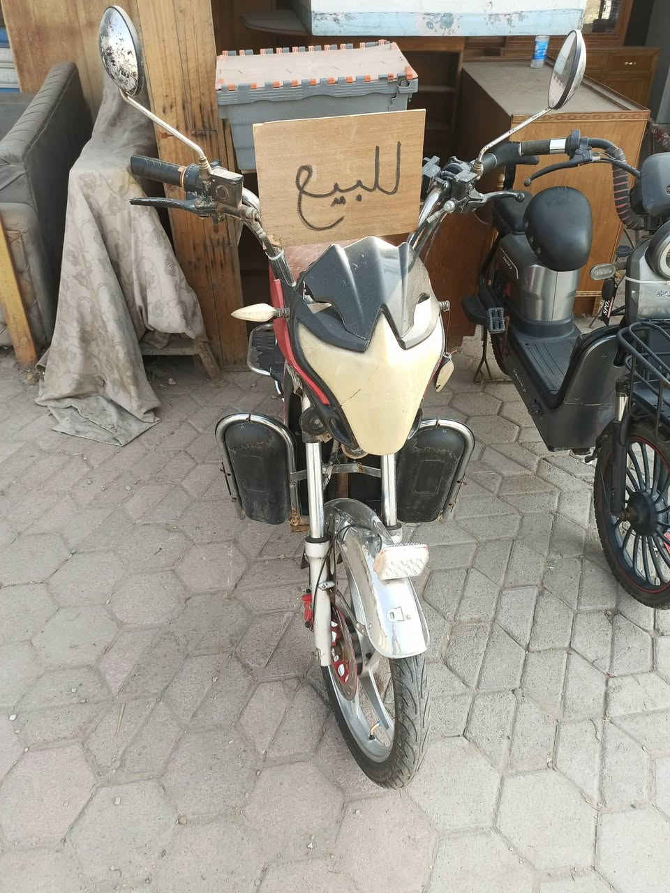 ماطورات شحن للبيع هابطات بطارياتهن السعر ٢٠٠الف اثنينهن وهذا رقمي ***********
