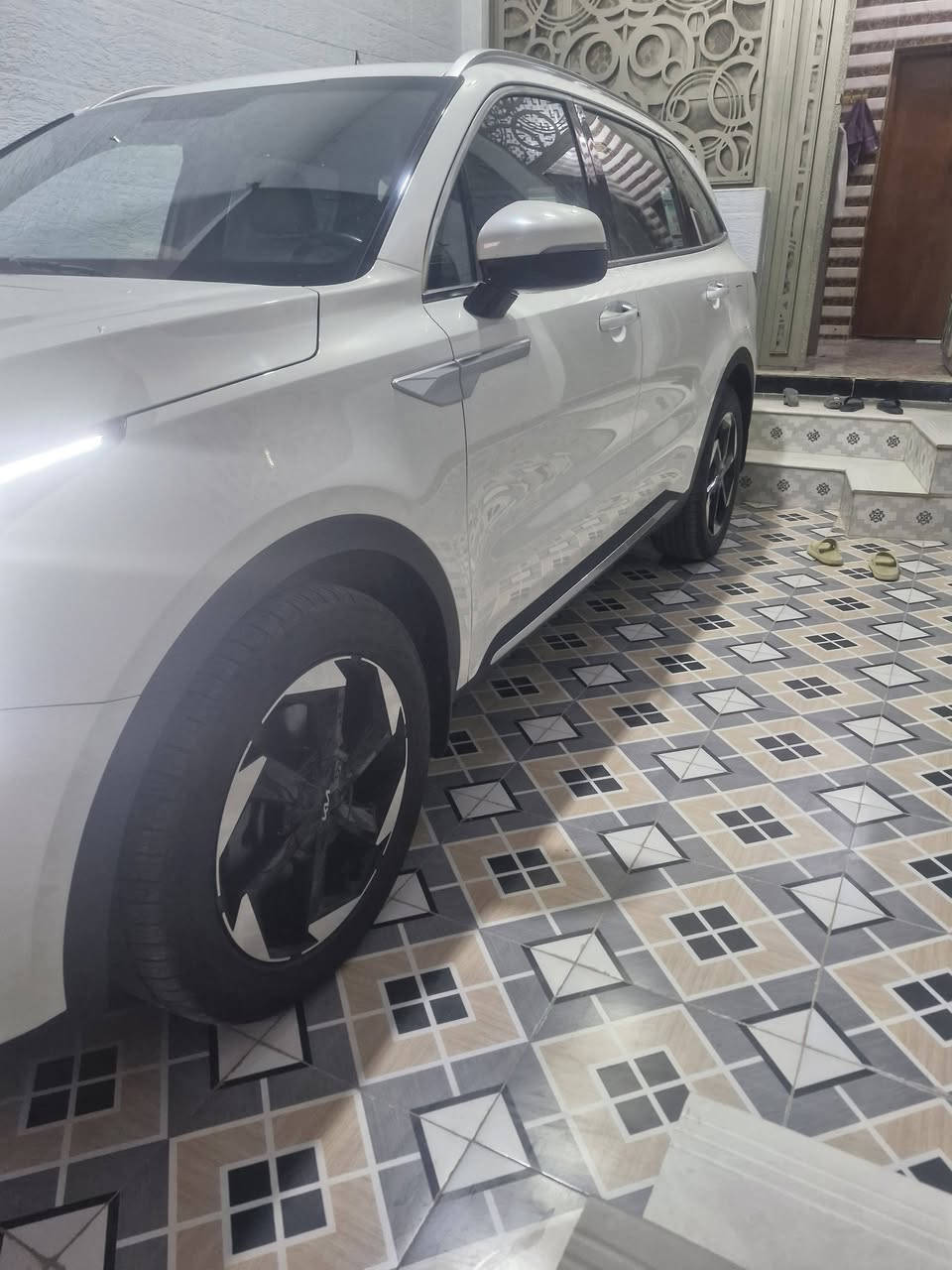 سورنتو خليجي ٢٤ ماشيه ٧٠ الف بيها فقط كارت بجنطه والباقي مكفول السعر ٢٧٦ للاتصال ***********
