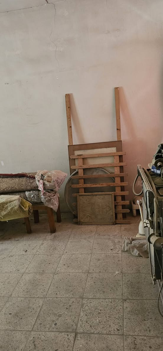 ملاحظه ابيعهن كلهن ما ابيع قطعه وحده 
غرفتين نوم وحده كنتور 6 بيبان طابقين والثانيه 4 بيبان

ديلاب 6 بيبات طابقين 

كرويته قنفه ام نفر واحد عدد 2

طباخ

مكيف جنرال 

جهاز جري

ميز اوتي

طاولة حاسبة

صوبه عدد اثنين وحده منهن جديده

خلاط براورن

مكناسة كهربائيه

هيتر كهربائي

جدوره ومواعين بيهن الجديد وبيهن المستعمل

مخاديد وجراجف ودواشك ولحفان بيهن كم قطعه جديده 

جربايه نفر واحد حديد

بنكه سقفيه عدد اثنين
للتواصل ***********
متوفر اتصال مباشر وواتس اب
