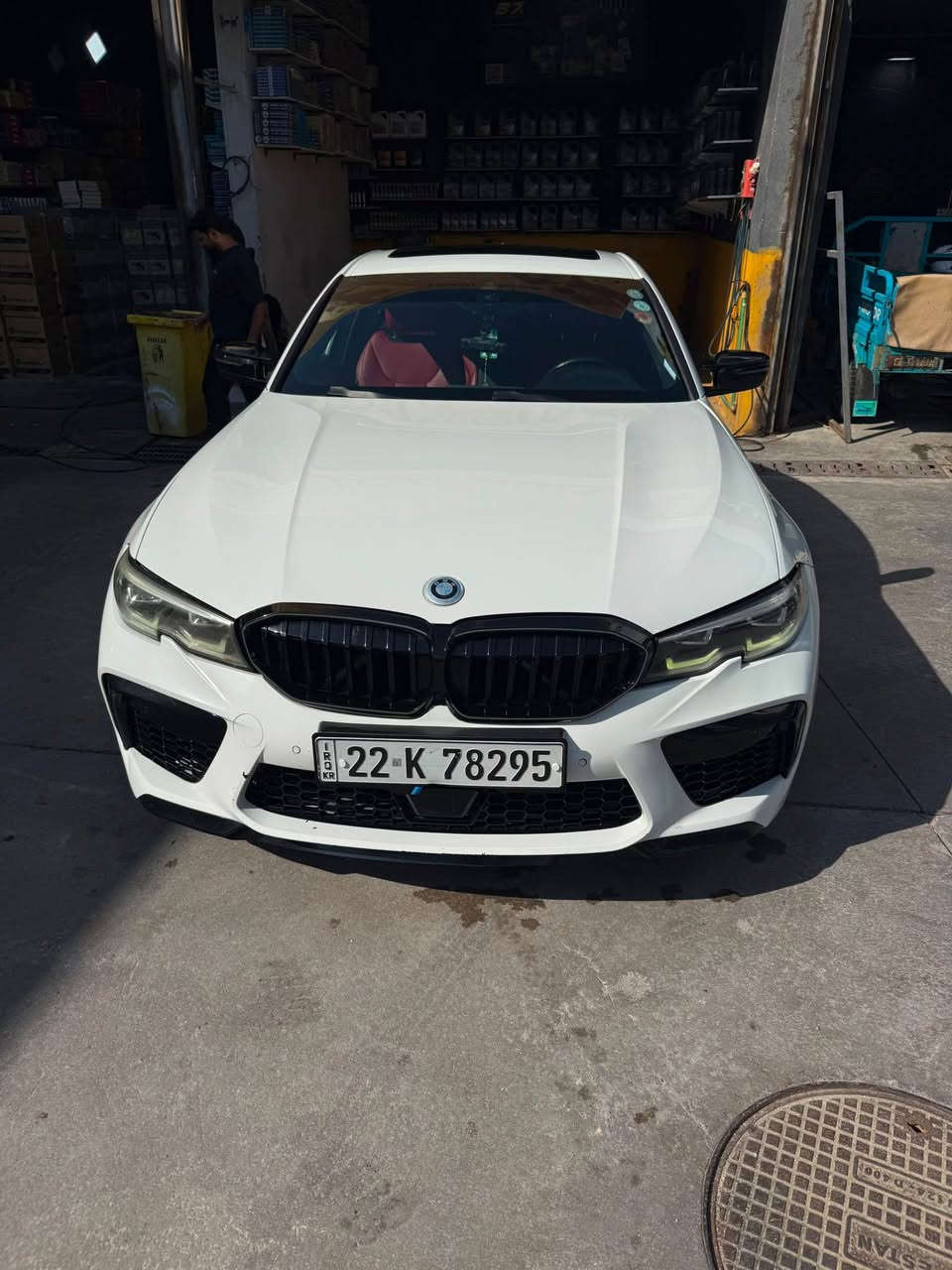 للبيع BMW 330i موديل 2020 شكل G20
المحرك 2.0 ليتر TwinPower Turbo 
ناقل الحركة أوتوماتيك 8 سرعات
نظام الدفع خلفي RWD
رقم الشاصي 3MW5R1J0XL8B07645
المواصفات شاشة ذكية مع نظام iDrive وشاشة عدادات رقمية وفتحة سقف وبصمة دخول وتشغيل وحساسات أمامية وخلفية وأنظمة أمان وتنبيه الخروج عن المسار وصالون جلد بحالة ممتازة
السيارة وارد أمريكي وحادث السيارة موضح بالصور 
مكاني بصرة 
*********** البصرة, العراق
