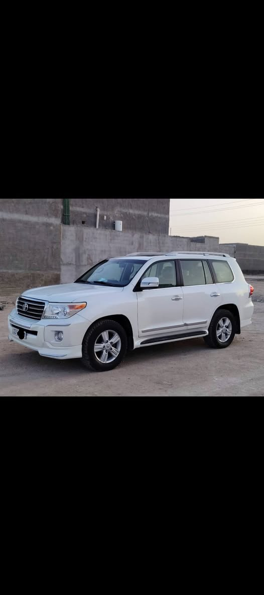 السلام عليكم ورحمة الله وبركاته

للبيع: تويوتا لاند كروزر GXR V8 موديل 2013 (خليجي - أربيل)

• تنتهي السنوية: 24/08/2028
• الموقع: البصرة
• الممشى: 185,678 كم

المواصفات:
• فتحة سقف.
• ثلاجة.
• تحكم بالدركسون.
• حساسات أمامية وخلفية.
• مرايات شفط.
• شاشة Android.
• كاميرا خلفية.
• أزرار إنارة أمامية.
• تخم تايرات جديد.
• الحدادة: خير من الله.
• صبغ تجميلي بحدود صبعين في الصندوق فقط.

السيارة كفالة عامة، ما عدا الصبغ المذكور أعلاه.

📞 للاستفسار والاتصال:
*********** البصرة, العراق
