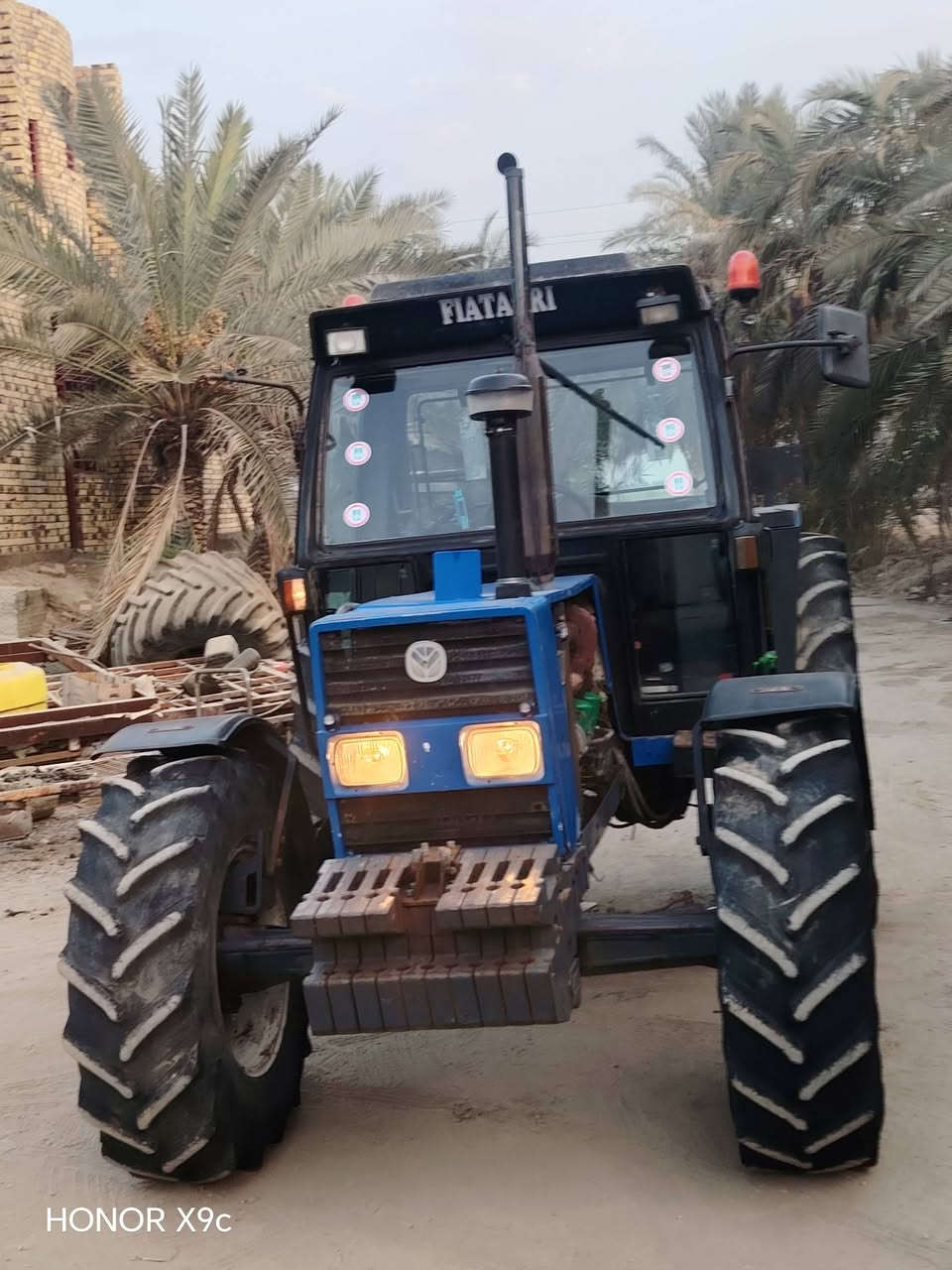 سلام عليكم
مكينه فيات حجم 100و 10 سوبر  تكمه عريضه اكسن بارز تبريد بلاد ويل برماخ سلايت لا خياس ولا صبغ  رقم واسط  بأسمي تحويل مباشر أي إستفسار الإتصال على الرقم التالي ***********

نص مكتوب في الصور:
- HONOR X9c