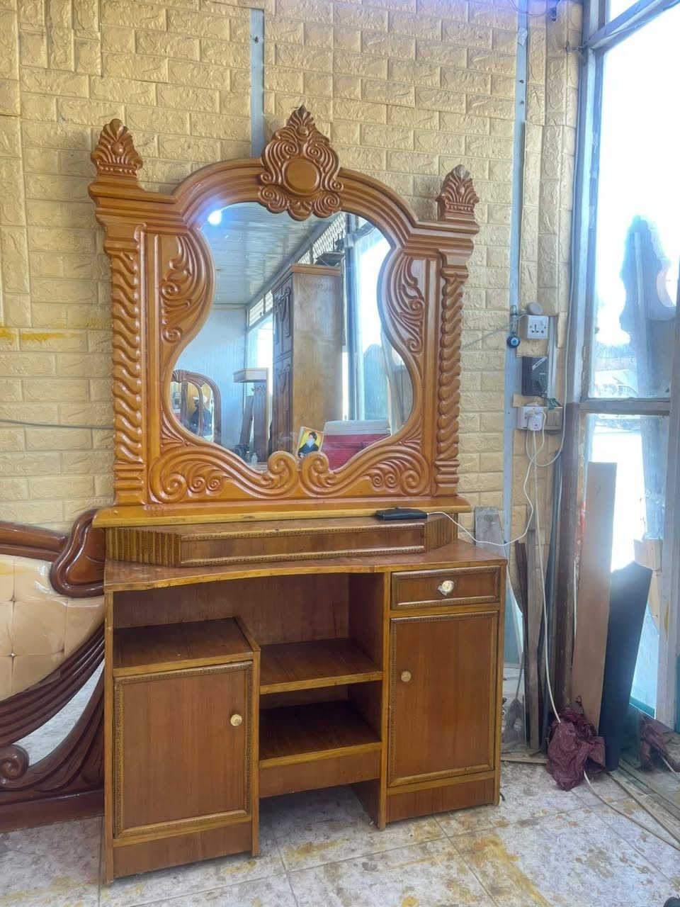 غرفه نوم ام السته طابقين داخل وخارج صاج ضهر جرجوبه زاويه كنتوري رتفاع الكنتور خمسه ملم عنوانه كوت حي الجهاد شارع النجارين نجارة ومعرض الحجامي الاتصال او مراسلة الصفحه سعره مع الشد والنقل علينه داخل الكوت ***********
