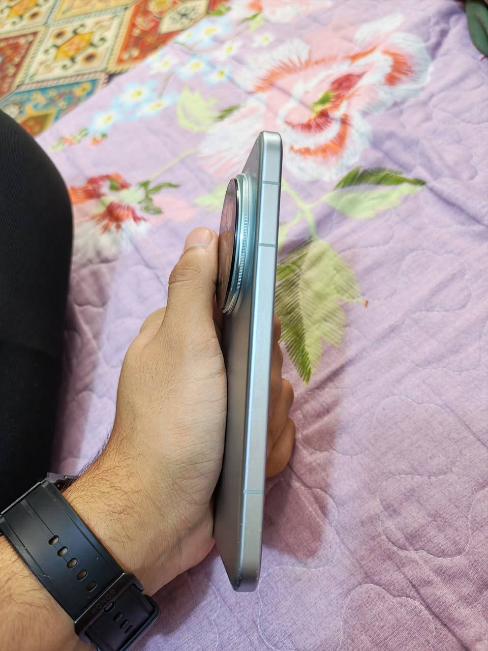 Honor magic 8 pro
هونر ماجك 8 برو 
ذاكره 512
ملحقاته كامله 
للبيع الجهاز بي فطر ب الشاشه 
ما ماثر على اي شيء 
و نظافته موضحه ب صوره 
سعره 950 قفل 
***********

