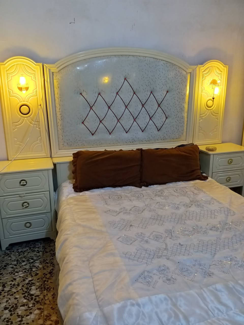 سلام عليكم غرفه تصميم تركي صناعه عراقيه شر900 وبيه مجال بسيط ***********
