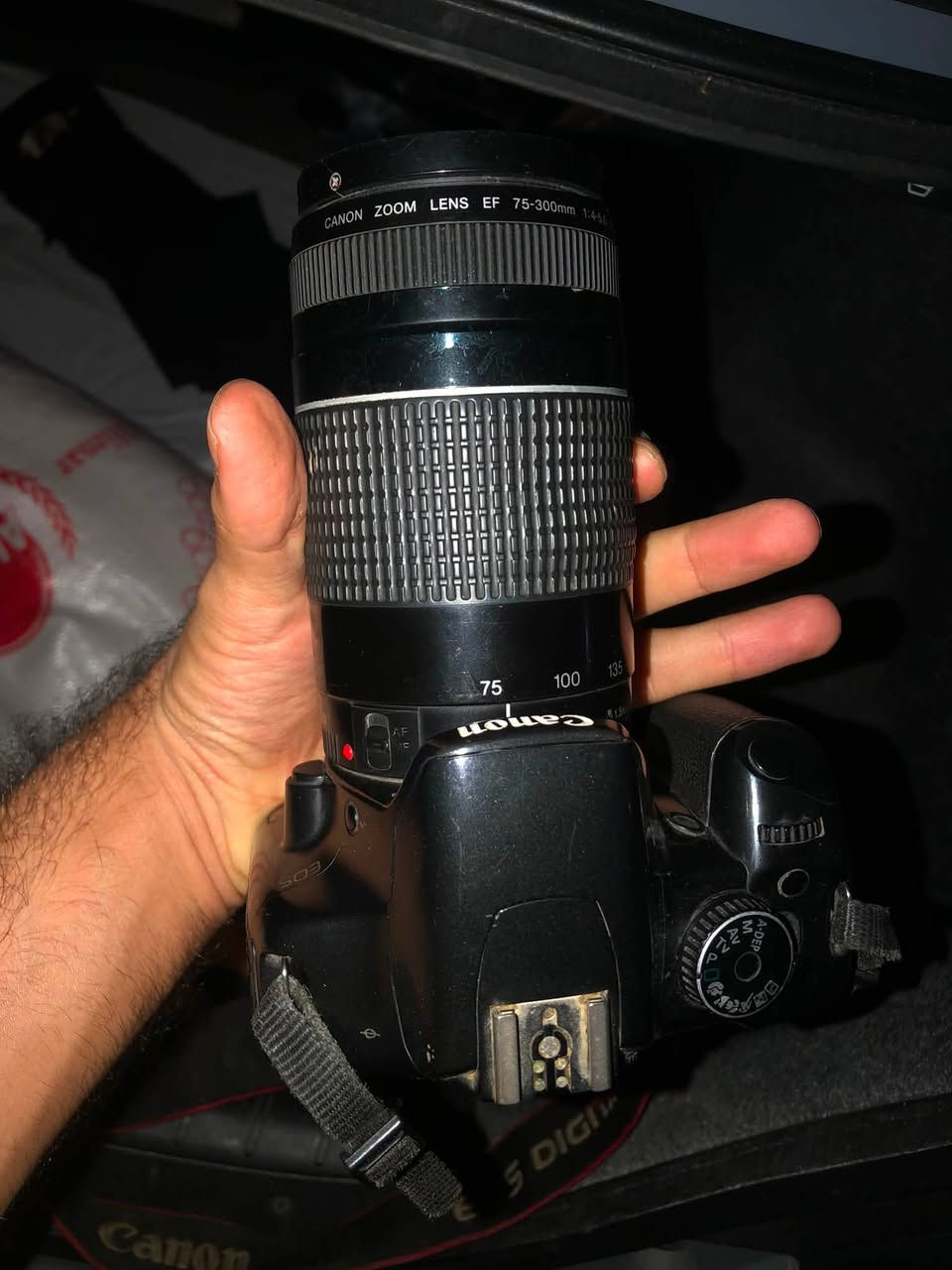 كانون 450D • عدسة 75-300 • فلاش يدوي