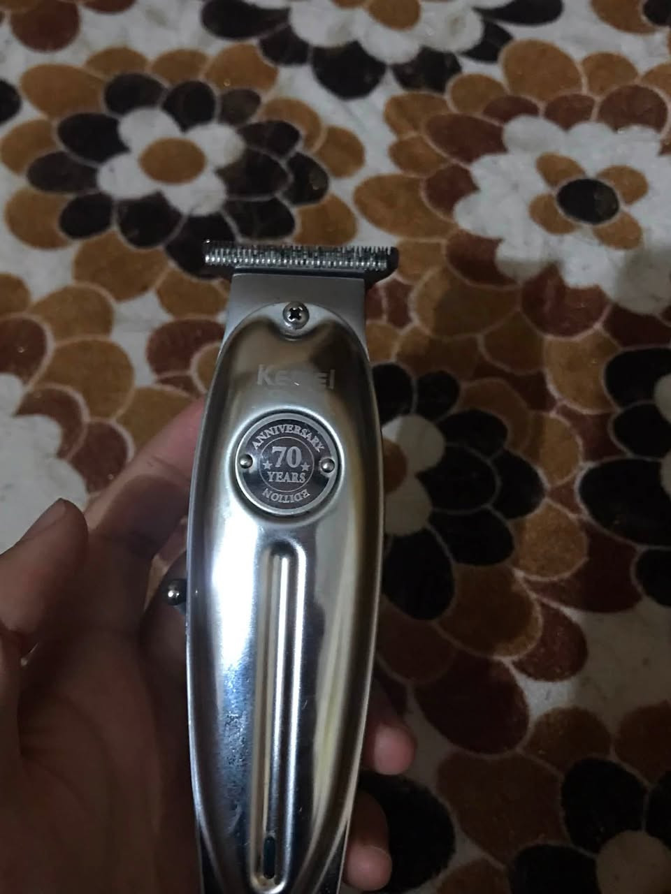 كيمي 1949 للبيع السعر 10 الالاف استخدام شخصي قليل كلش مرة كل اسبوعين تقريبا حتى دهنها بعده ما خلصان . مكاني بغداد
