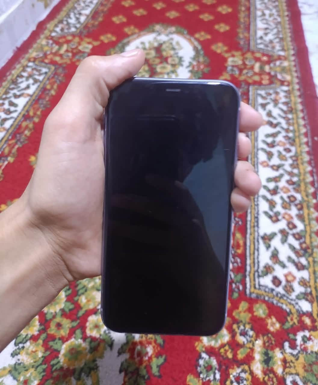 السلام عليكم 
ايفون 11 عادي ذاكره 128 الجهاز بلاد مامفتوح
بطاريه 80 جهاز نضيف مامفتوح بيه برغي
فيس ايدي شغال كامرات شغاله بالكامل
مفتوحً تخطي !!!!!!!!
للتواصل واتساب ***********
السعر 135 وبيه مجال
