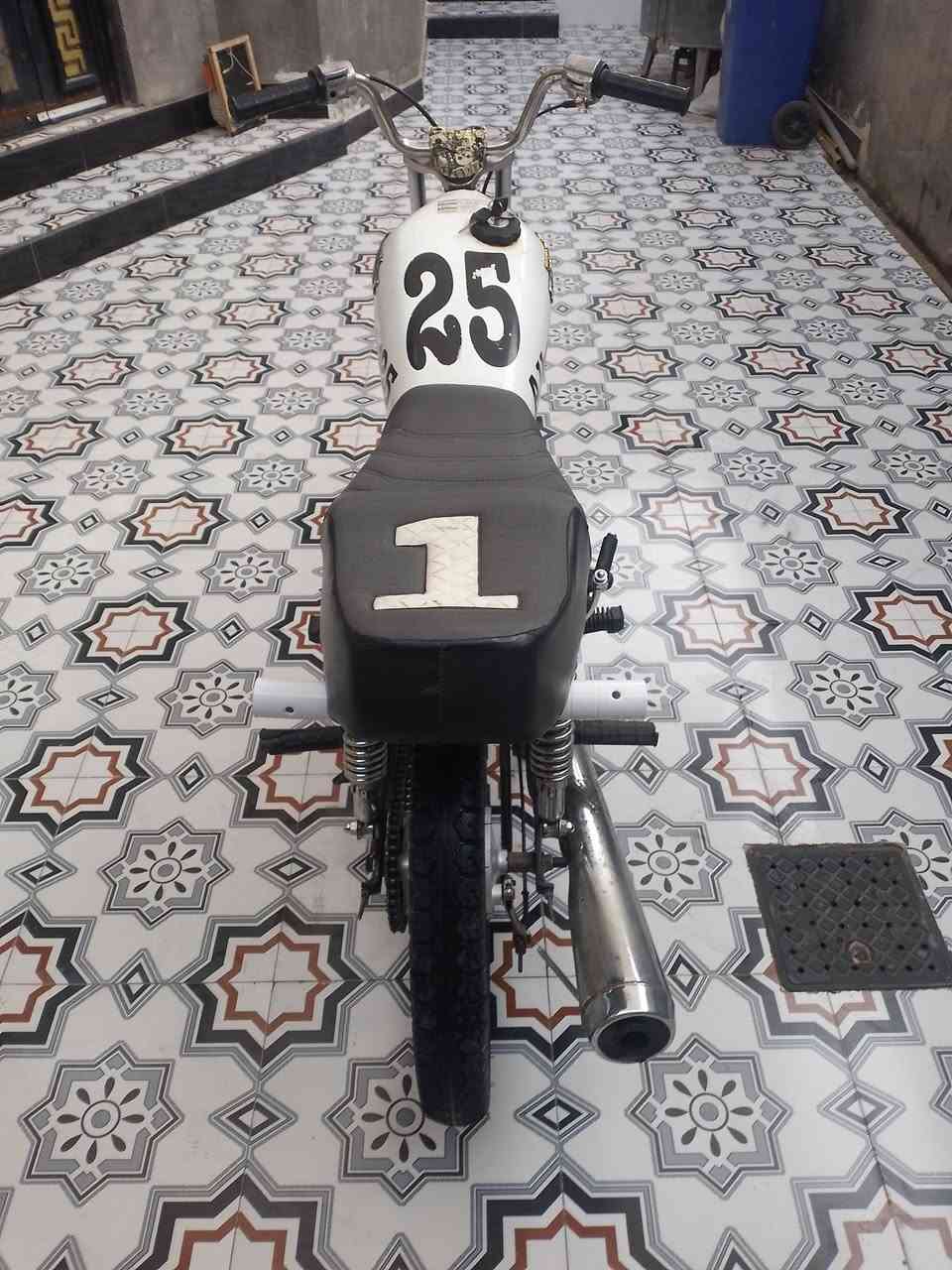 دراجة للبيع ما مفتوحة ناعمه ومعدل وشلعة قوية مكان أبو الخصيب رقم *********** سعر 550 وبيها مجال قليل كلش ما عاجبك سعر اعبر المنشور
