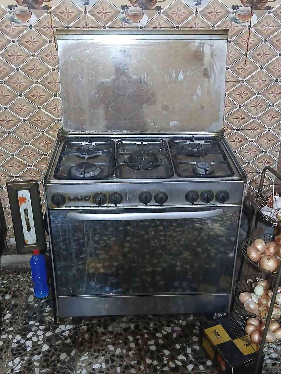 السلام عليكم كنتور + طباخ + كاونتر للبيع العنوان المدينه شارع الداخل ***********
