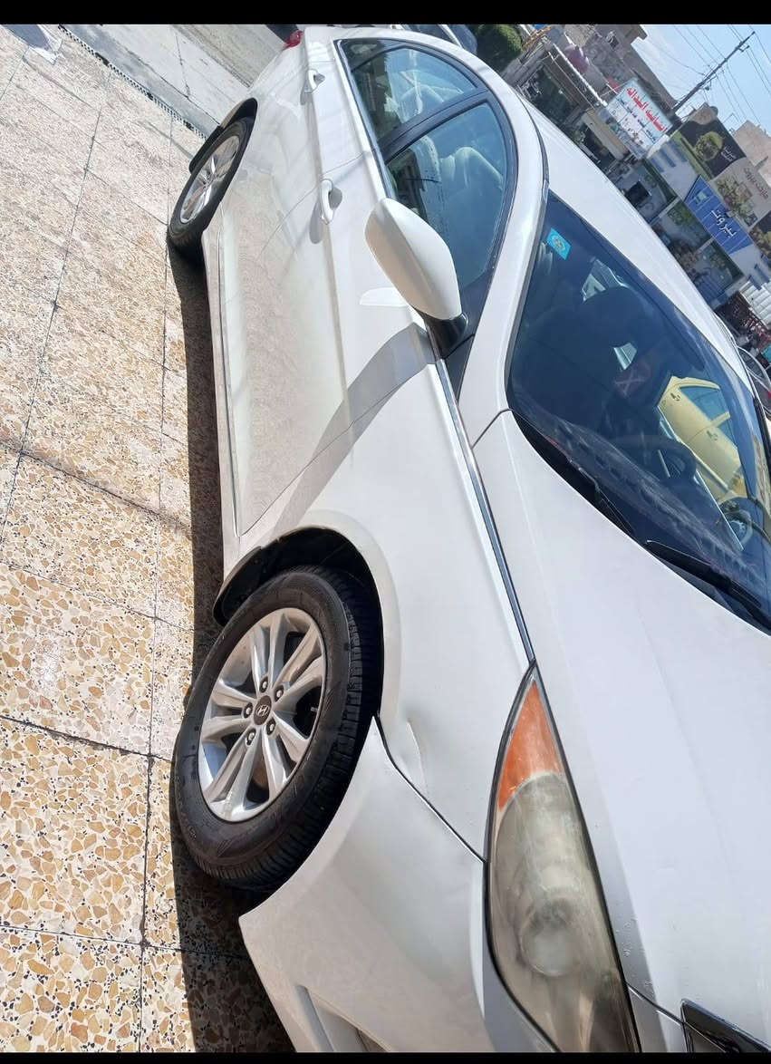 سوناتا للبيع وارد امريكي موديل ١٢  رقم بغداد كير محرك خير من الله سيارة نضيفة باسمي تحويل مباشر بيه بابين صبغ تبديل جاملغ فقط سيارة مكفوله من جميع نواحي سعر ٩٥ بيه مجال عنوان بغداد بياع ***********
