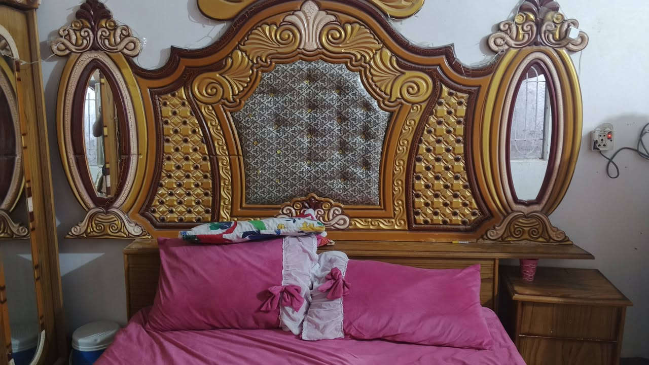السلام عليكم غرفه نوم للبيع كنتور +زاويه+صالون+جربايه +كاونترات ثنين المكان ناحيه الطيفيه حي الخضراء السعر 350وبيه مجال استفسار عله رقم***********-***********
