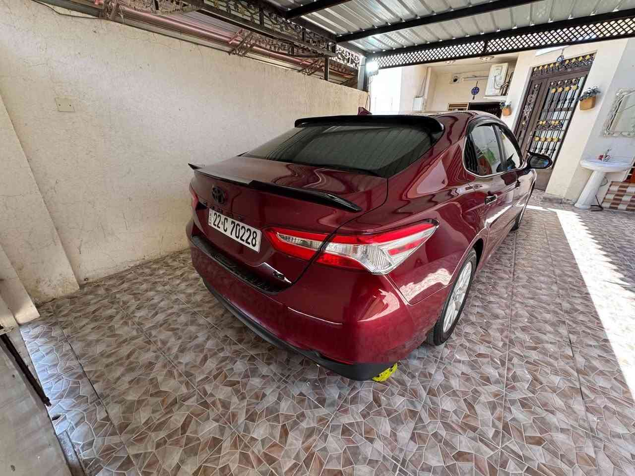 السلام عليكم
كامري امريكي 
كلين بيها بس بارد بصيط 
السعر 170 
 السياره مكفوله من كلشي 
ماشيه 63 
***********
