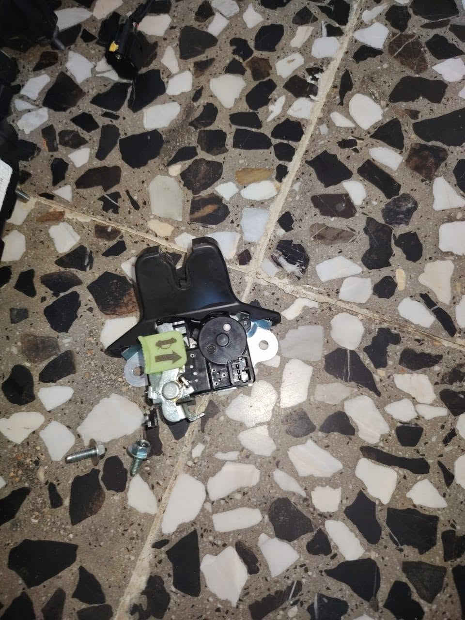 بغداد
عندي مسطره  جهة الايسره  وكيلون  وتريشه فوك القلق الجنطه وكامره  وبصمه مال الجنطه
مال فول  كي فور
كي 4
***********
