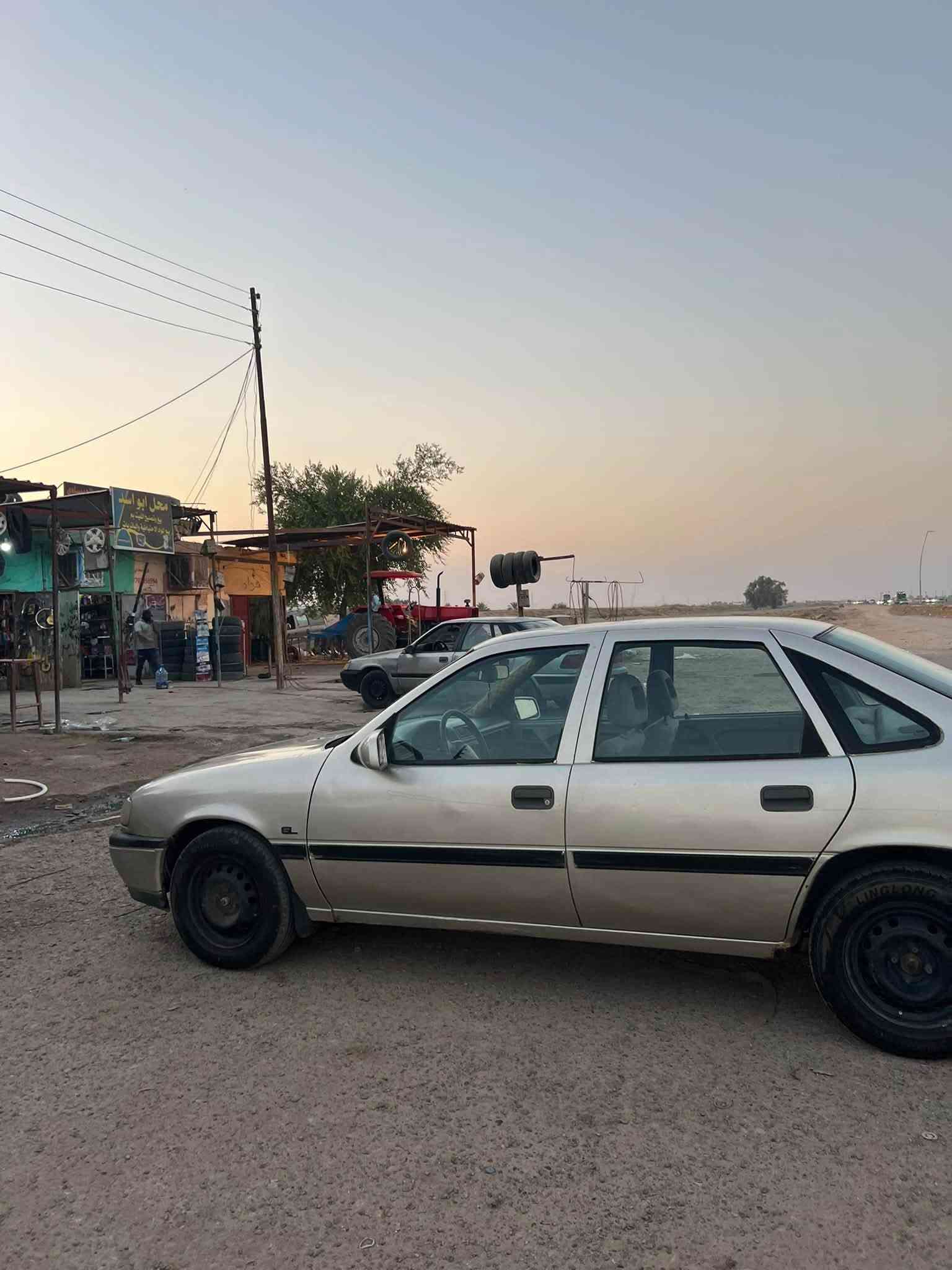 #مكلف بالنشر
السلام عليكم للبيع فقط بسعر مناسب 
اوبل فكترا 1990 رقم بغداد مشروع وطني بأسمنا السيارة كير محرك خير من الله حجم 20 مصبوغة عام خياس فقط بالدوسات تخم تاير جديد السعر 27 وبيها مجال بسيط للاستفسار ***********
