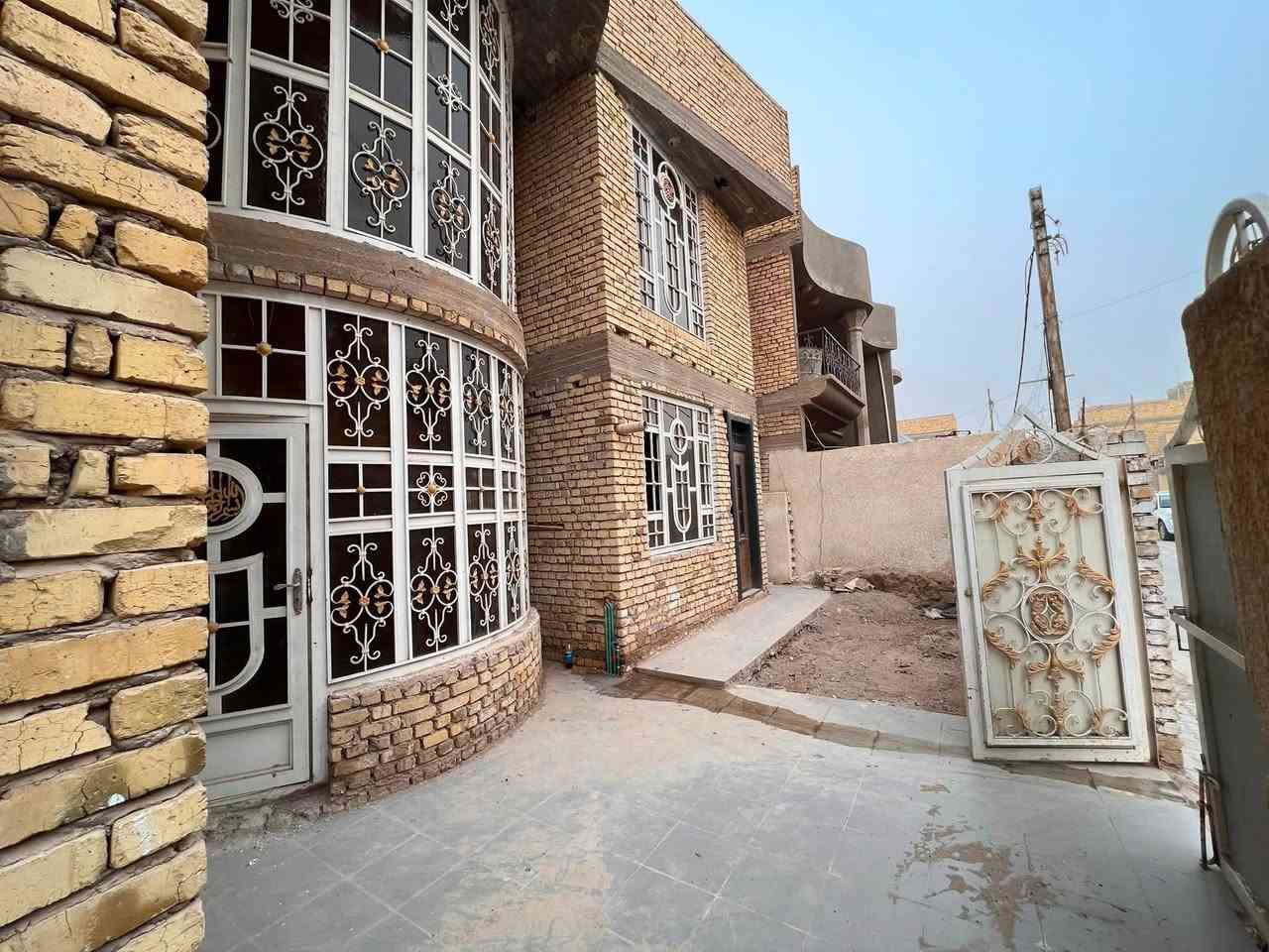 🏡 عقار متكامل للبيع: دار طابقين + شقة مستقلة + محل | جديد وغير مسكون
✨ منزل للبيع – فرصة مميزة

للبيع منزل بمساحة 216 متر مربع، ركن على شارع 20 متر، بموقع مميز وتصميم عملي.

🏠 مواصفات المنزل:

🔹 طابقان

🔹 4 غرف نوم

🔹 صالة معيشة

🔹 غرفة استقبال

🔹 مطبخ

🔹 3 حمامات

🔹 كراج سيارة

🔹 حديقة

🏢 كما يحتوي العقار على شقة مستقلة:

🔹 مدخل ودرج منفصل مباشرة على الشارع

🔹 غرفتان

🔹 صالة

🔹 مطبخ

🔹 حمام

✨ العقار جديد وغير مسكون، ويتميز بمساحته الجيدة وموقعه الركني على شارع 20 متر.

📐 المساحة الكلية: 216 م²

🛣️ الموقع: الخاچية ركن على شارع 20 متر

📞 للاستفسار:

***********
