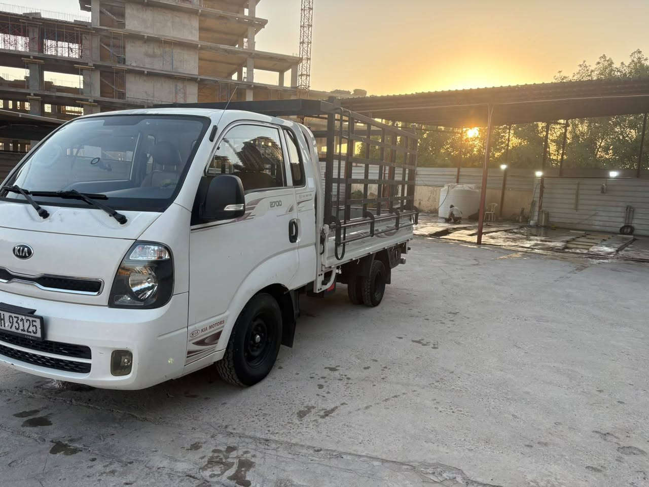 سلام عليكم كيا عموشه للبيع في بغداد حي الخضراء 2700 تبريد ثلج خير من الله السياره لا صبغ ولا خياس جديده موديل 2020 ماشيه 210 لتواصل واتساب ***********
