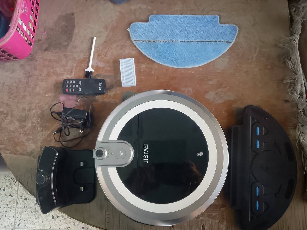 روبوت ذكية من إنتاج شركة JISIWEI، وتحديداً الموديل المتطور JISIWEI I3 Smart Vacuum Cleaning Robot، والذي يتميز باحتوائه على كاميرا مدمجة ونظام أمان منزلي.
روبوت تنظيف كنس ومسح للبيع يحتاجلة بطارية فقط شغال ابيع هيج ع حطتة مكاني بغداد حي جميلة 
***********
***********
السعر 35.000
