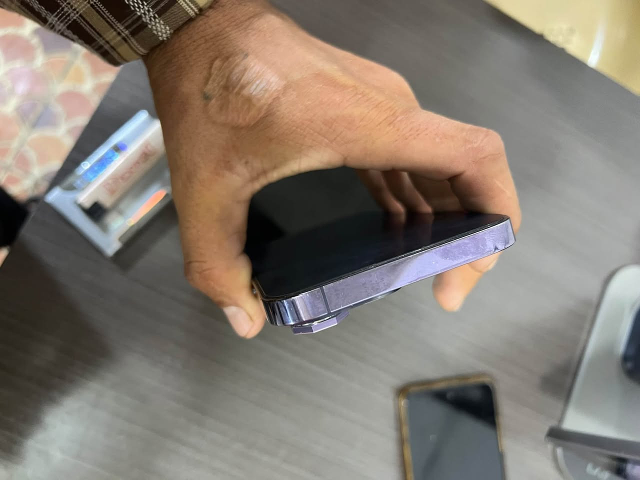 سلام عليكم ايفون 14 بروماكس ذاكره 256 بطاريه 81 بلاديه محدث اخر تحديث 27 شرق اوسط ZA/A نموذج M تلفون نضيف معنى الكلام وتر تلفون  دبل شريحه دبل مو تك سعرها 900 وبيه مجال بسيط رقمي ***********
