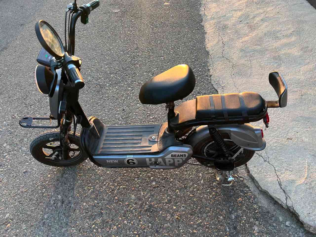 السلام عليكم
دراجة شحن للبيع بسعر 175 الف وبيها مجال شي قليل كلشي بيها شغال

رقمي ***********
