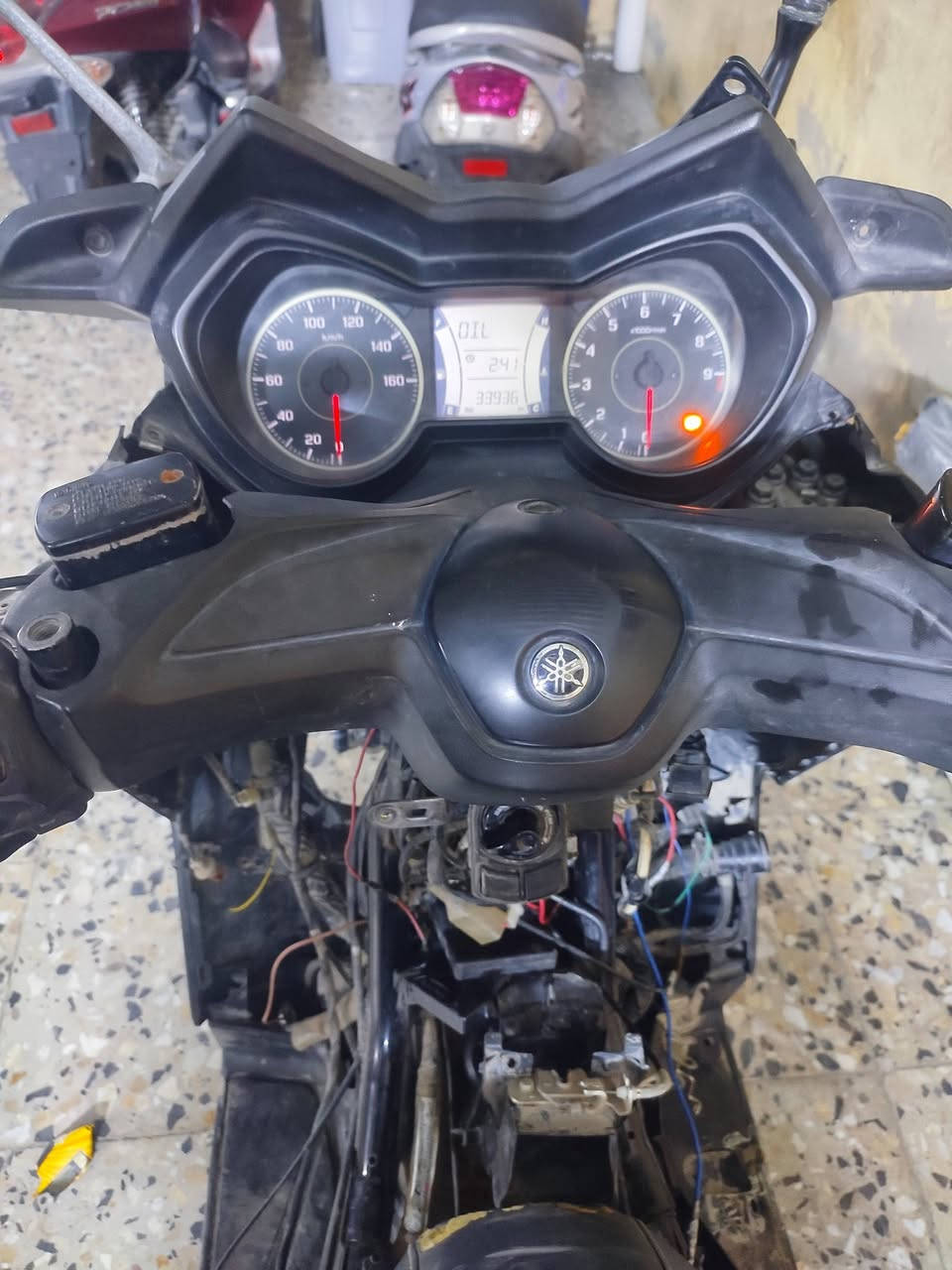دراجه ياماهه اكس ماكس ياباني مكينه 300cc   سرعه 160 كهربائيات شغاله بيهه ويل وفچ مزود بلادي دراجه طافيه خلل بالمكينه طفت وما اشتغلت عنوان بغداد مدينه الصدر *********** السعر مليون وبيهه مجال
