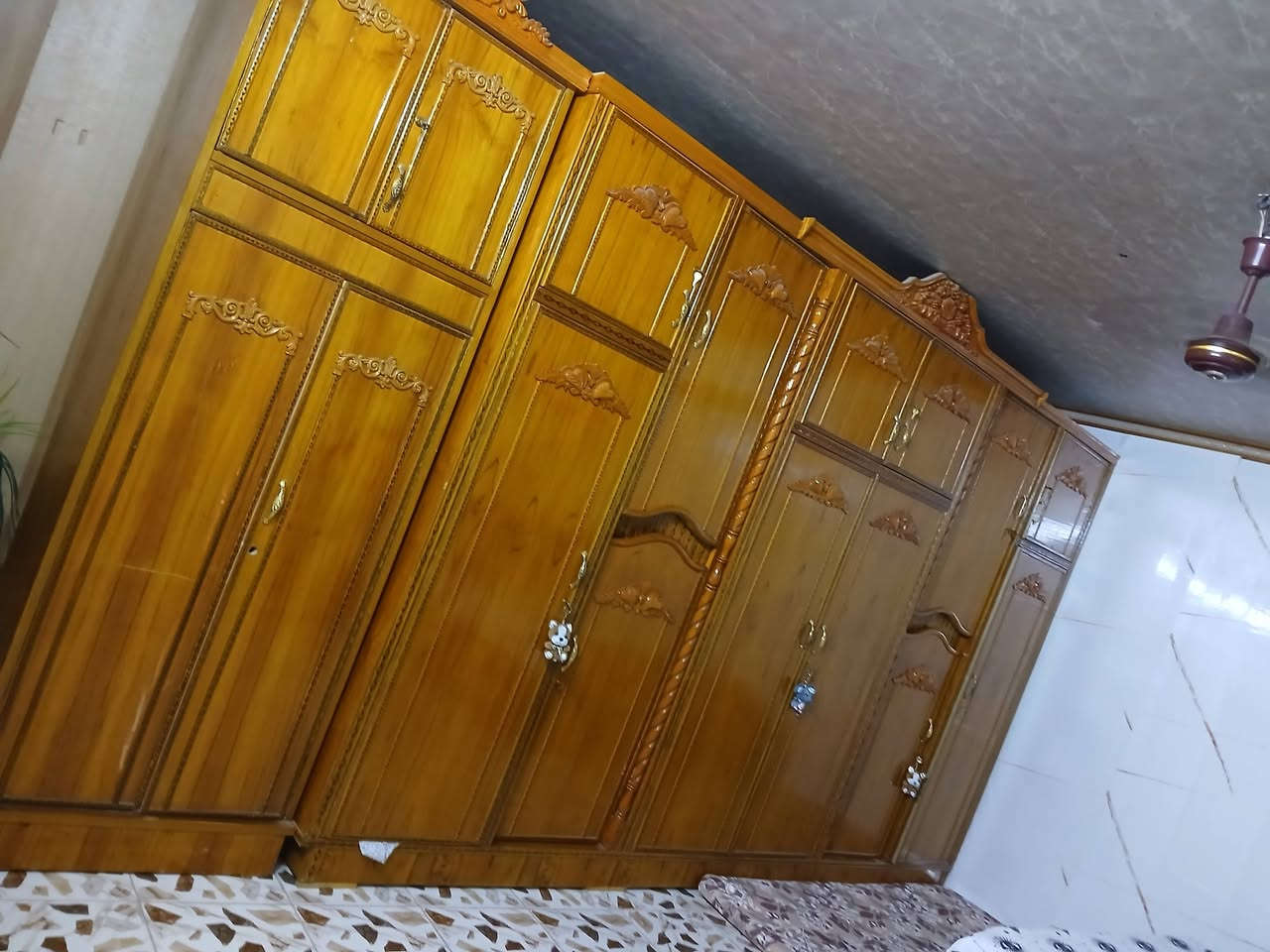 السلام عليكم غرف نوم صاج للبيع البيظه ٣٥٠ وبيها مجال والملحق ٦بوب لون صاجي ٧٥٠ وبيها مجال بسيط جدآ المعرض الابيض والصاجي الواحد ٧٥ طبلات ١٥٠ تخم عشر مقاعد جديد ماخذته ٧٥٠ واريده ٦٥٠ الشراي يجي خاص لويتصل مكاني شرطه الخامسه الدوانم ***********
