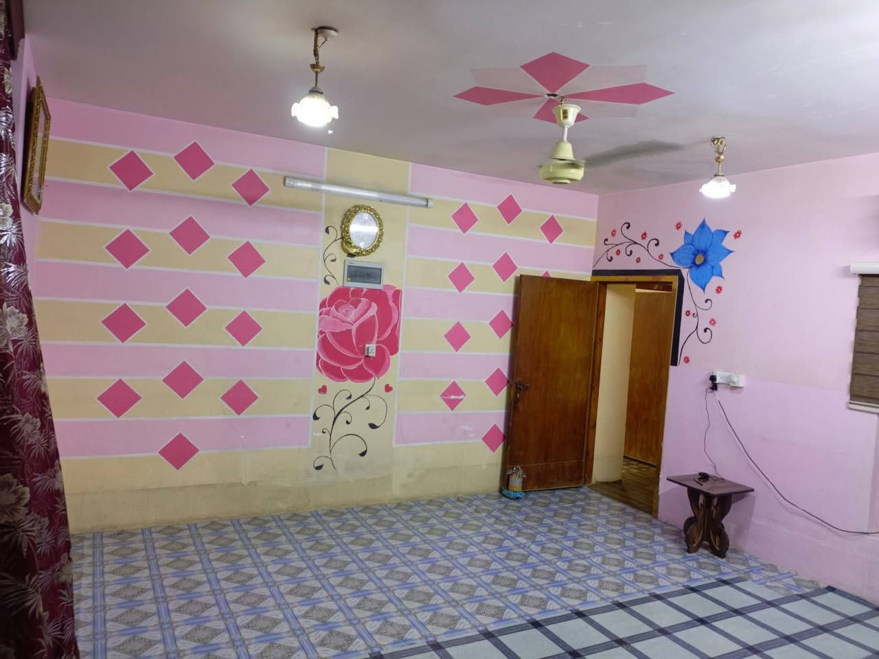 دار للبيع 🏠
 في حي الرسالة 
في منطقة العرصة
 قرب مدرسة الخليل 🏫
مساحة 280م 
طابق واحد مكون من: 2غرفتين نوم +استقبال +صالة +مطبخ +حمامات داخلية +صحيات خارجية +مناور +كراج سيارة كبير +حديقة كبيرة 
السعر: 67 مليون وبي مجال 
للاستفسار على الرقم 
***********
