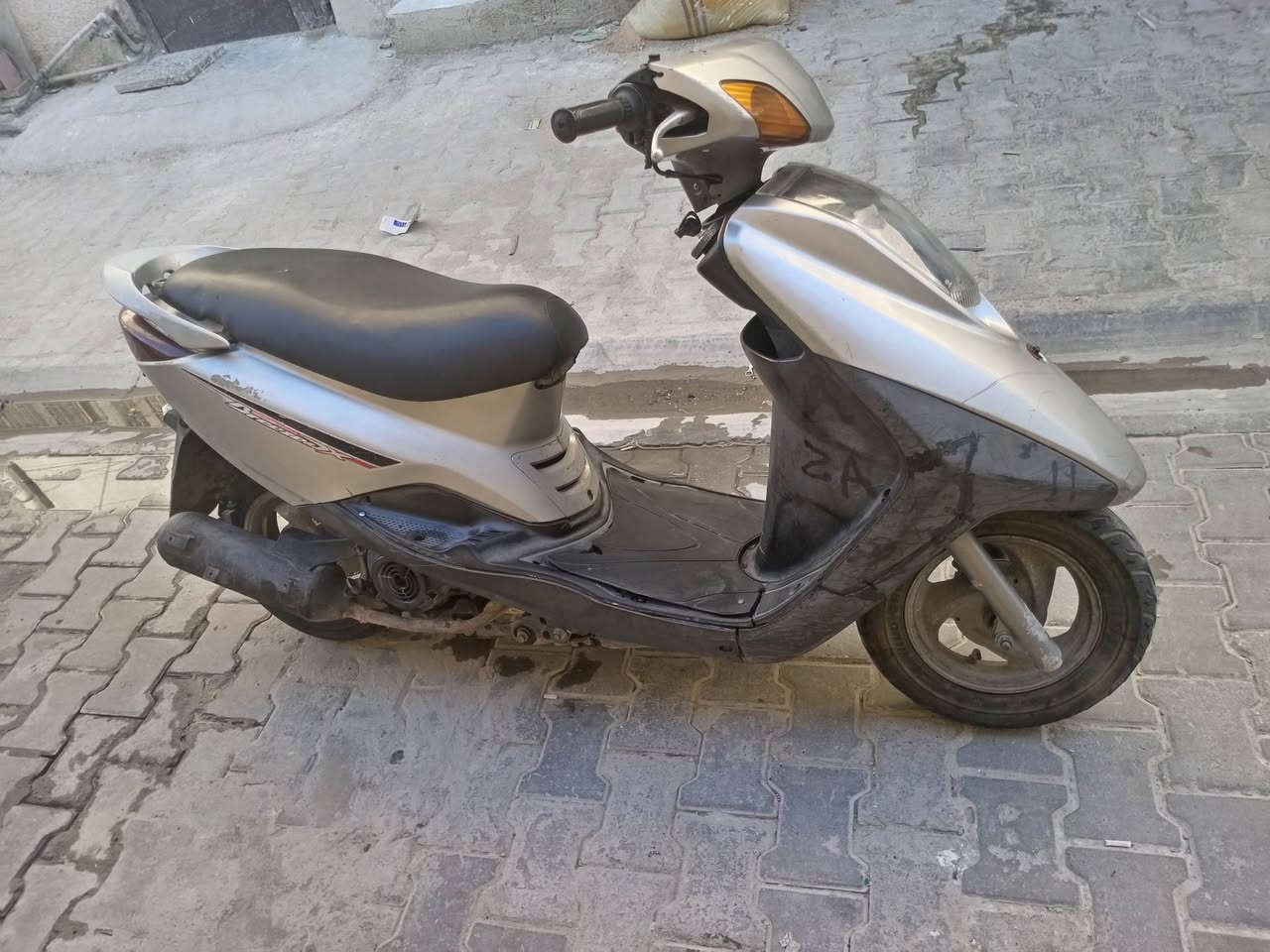 سلام عليكم دراجه ابريز للبيع مقفوله كفاله عامه عنوان الزعفرانيه السعر ٦٠٠ رقمي ***********
