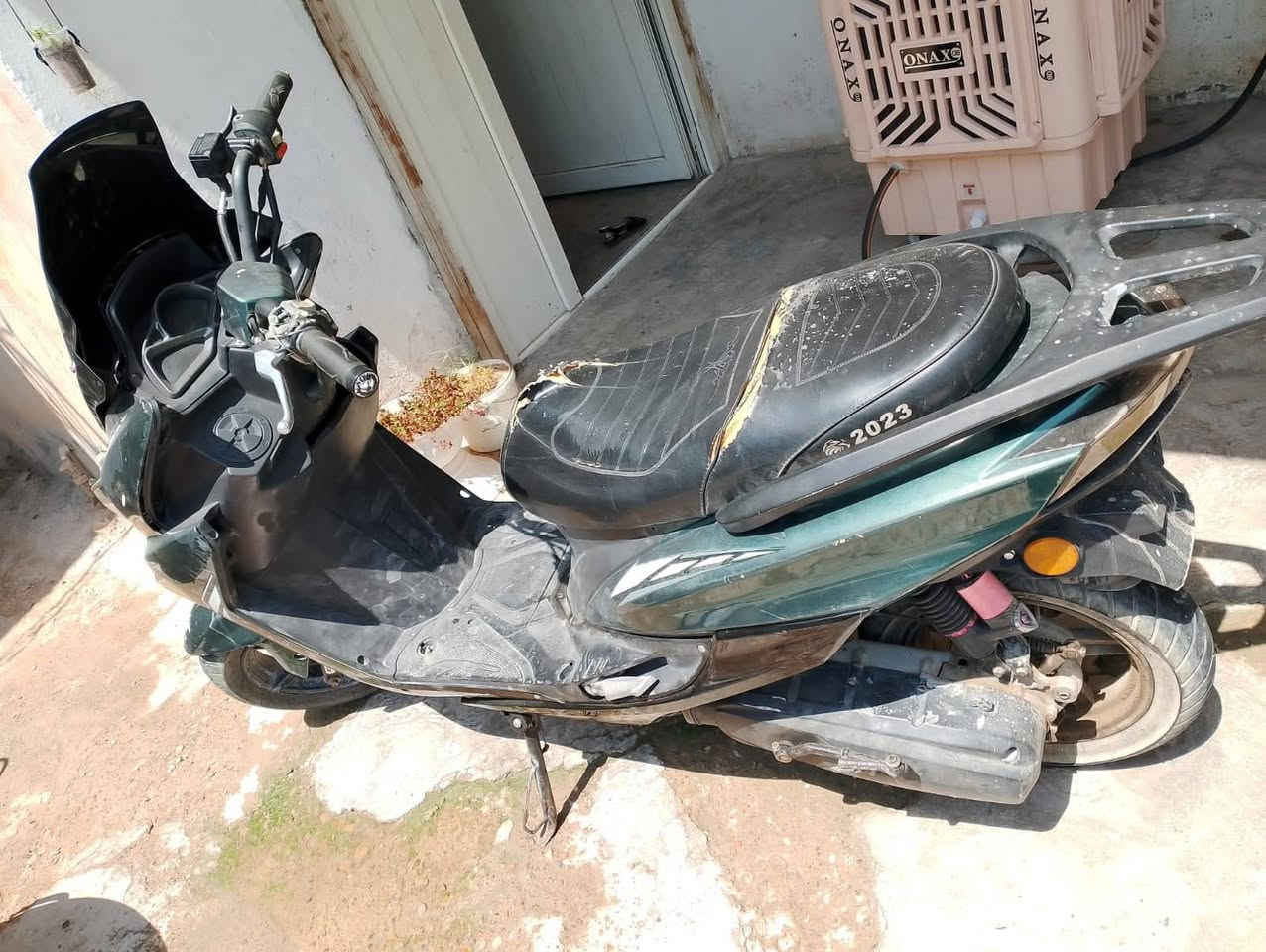 دراجه سترونك 23 للبيع
دراجه تاركها صار سنه ما طالع بيها جنت مسافر
دراجه سنتين ماصارف عليها غير بس دهن وبانزين
بيها نقوصات قليله كلش بس دراجه انكر سلف واطلع
ترايها بشرط لوين متريد شلعه شك الكاع محتاح ومستعجل على بيعتها سعرها 350 وتعرفون اسعار السترونك شلونها للاستفسار ***********
