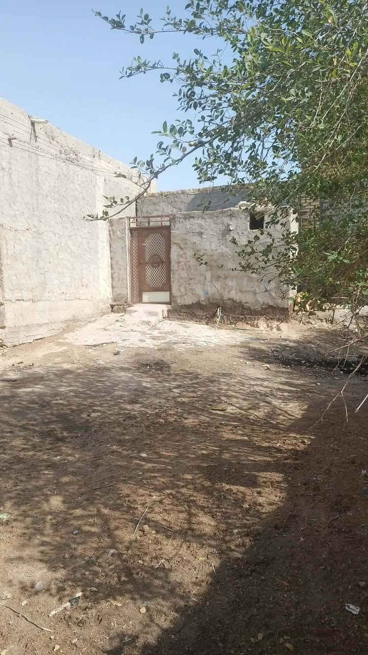 سلام عليكم بيت للبيع مساحته 75 متر عكاده بناء بلوك المكان كوفه دور الحوزه السعر {12} وبي مجال الستفسار ***********

