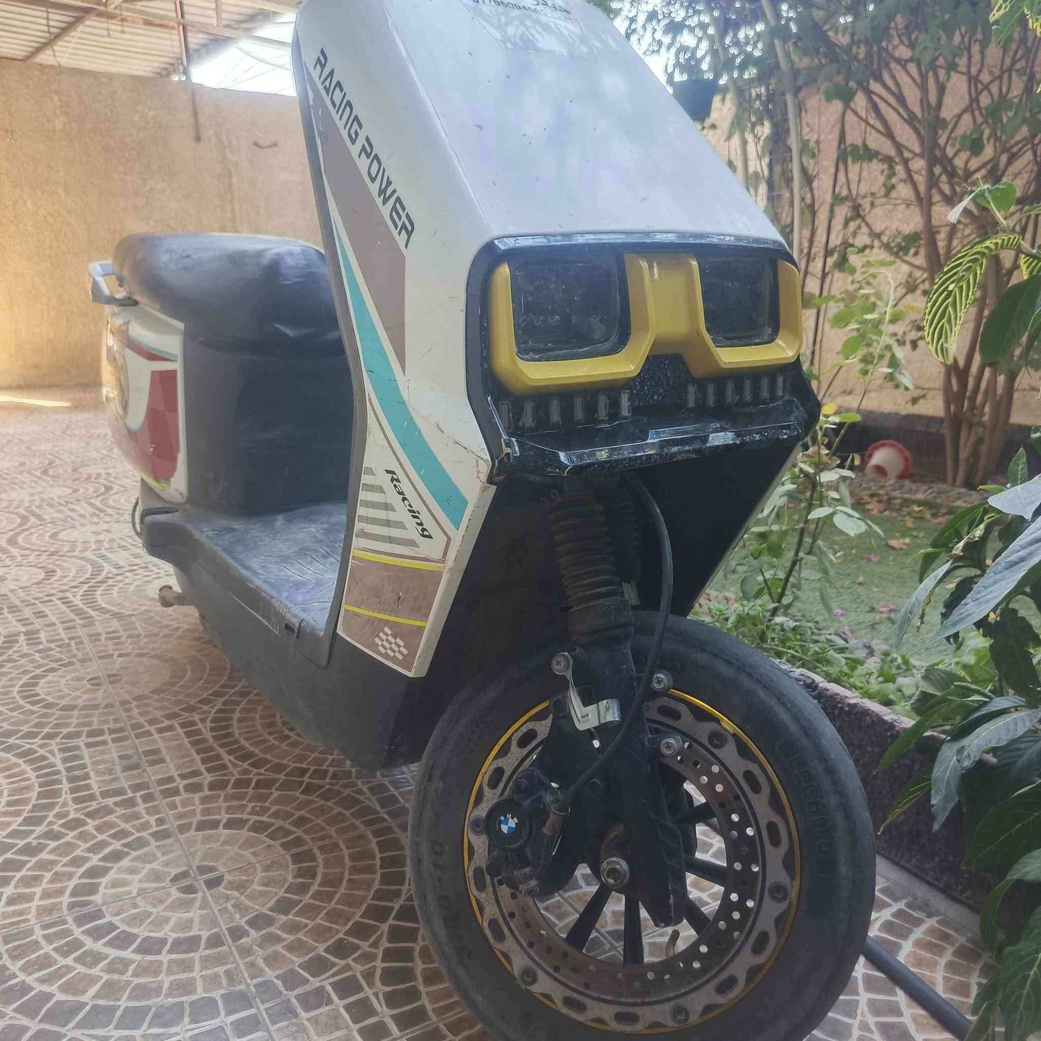 دراجة شحن ام عيون 
مكان ديالى بعقوبه حي العبور تقاطع الساده 
سعر 350بيه مجال 
***********
