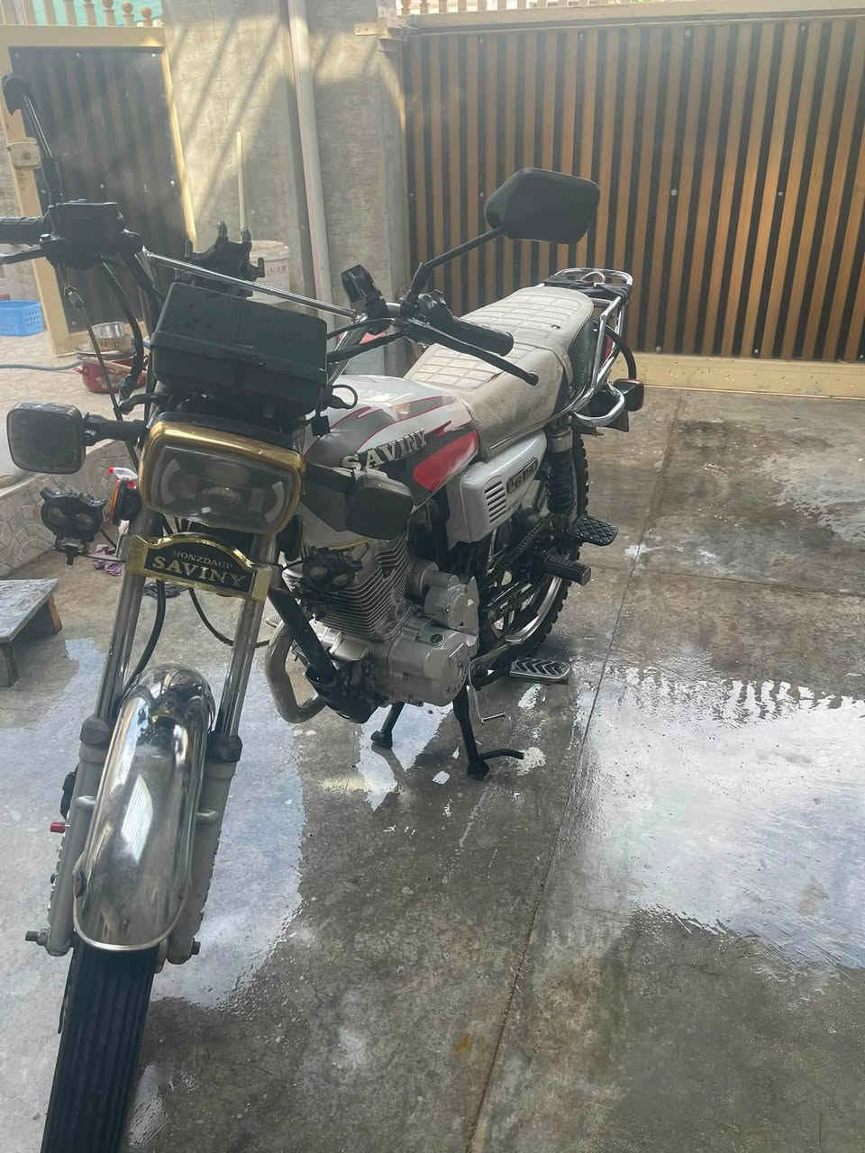 ماتۆڕ سافانی ڕەقەم و سەنەوی نوێیە بە ناوی خۆمەوەیە 
لە سلێمانیە

مەکینە ٢٠٠ کراوەتەوە بەڵام زۆر مەزبوتە هەفتەیەک نابێ مەزبوتم کردوە کامل مەکینەکە

کارەبایات بەشەرت  دوو پلێتی ئەسڵی لەگەڵە 

1,200,000

***********
