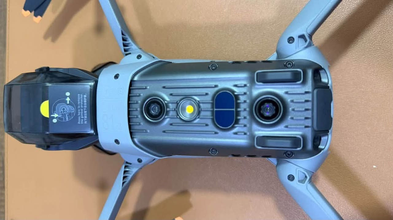 درون Air 3S للبيع
مشحونه 6 مرات فقط 
نظيفه جداً  مابيه اي طخه او زلغ ولا مصلحه نهائياً

السعر  ((مليونين 350 ))

مكاني كربلاء. ***********
