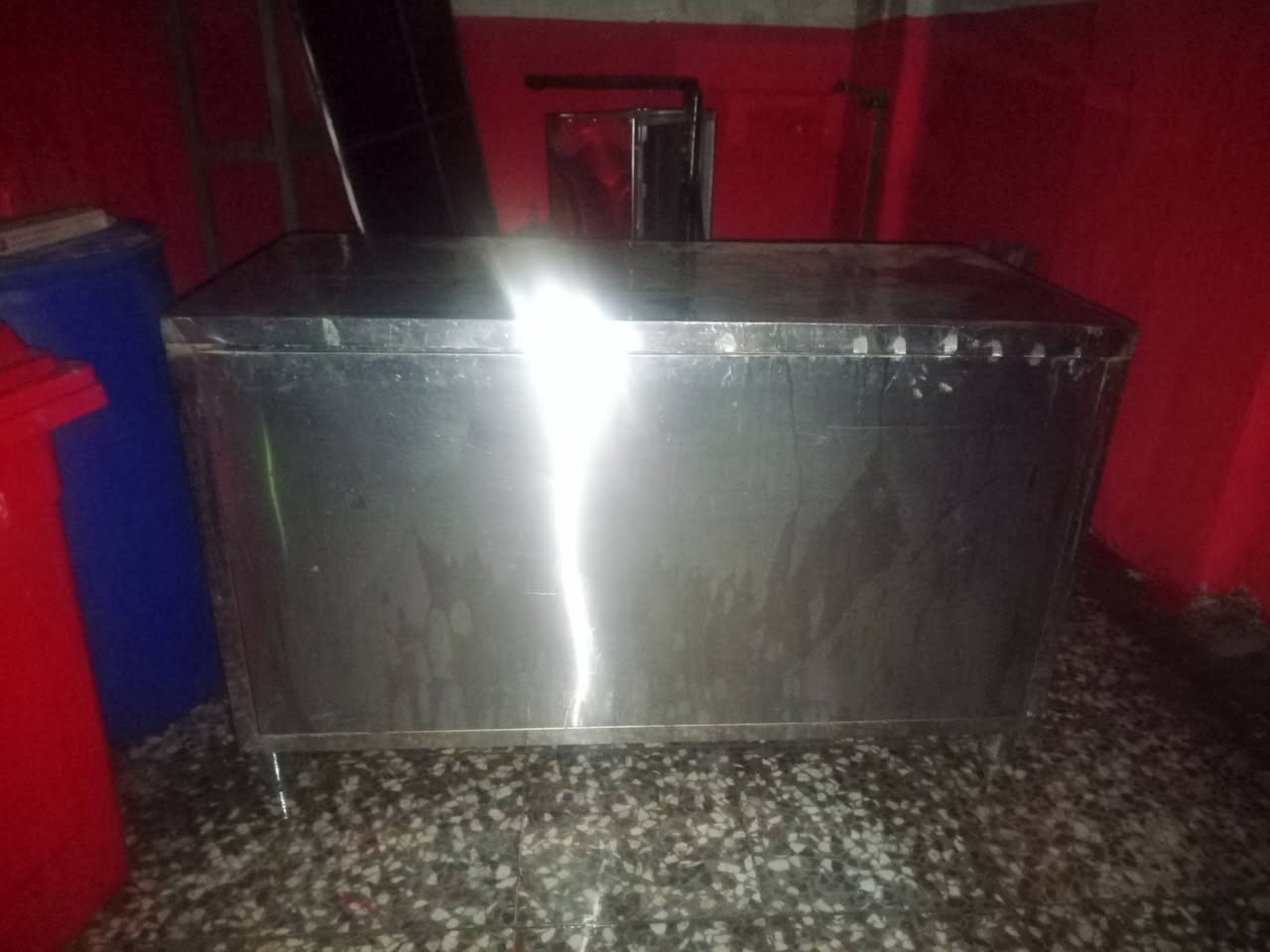 ميز كبير ستل ستيل للبيع للاستفسار الاتصال واتساب ‏‪***********‬‏ بغداد مدينه الصدر
