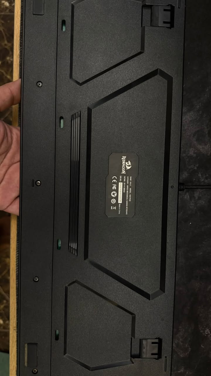 سلام عليكم
كيبورد Redragon K557 RGB ميكانيكي بحالة نظيفة ومناسب للألعاب والاستخدام اليومي

🔹 RGB إضاءة متعددة الألوان وتكدر تتحكم بيها من خلال software
🔹 Mechanical Keyboard
🔹 استجابة سريعة ومناسب للـ Gaming
🔹 تصميم Gaming كامل مع Numpad
🔹 الكيبورد شغال بصورة طبيعية
🔹 نوع السويتش ازرك
🔹 يأتي مع العلبة الأصلية
يرادله شوي تنظيف 

📦 الموديل: Redragon K557 RGB
السعر: ٣٥،٠٠٠ الف بيه مجال الي يريده
📍الموقع: الاعظميه واذا تريده توصيل مو مشكله
للتواصل واتس فقط: ***********
