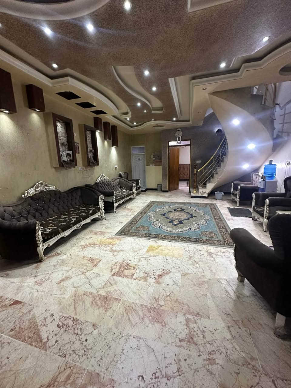 🏡 دار للبيع – زيونة 718

📐 المساحة: 152 متر
📏 الواجهة: 6 متر
📏 النزال: 25 متر
🏗️ سنة البناء: 2015

✨ تفاصيل الدار:
• صالة واسعة
• مطبخ
• خدمات
• 5 غرف نوم
• موقع سكني مميز

💰 نستقبل جميع العروض السكنية والتجارية

📍 مكتب الودق – زيونة 710
📌 مقابل نادي بلادي

📞 للاستفسار والتواصل:
***********
***********

#مكتب_الودق #عقارات_زيونة #دار_للبيع #عقارات_بغداد #زيونة #بيع_وشراء_العقارات
