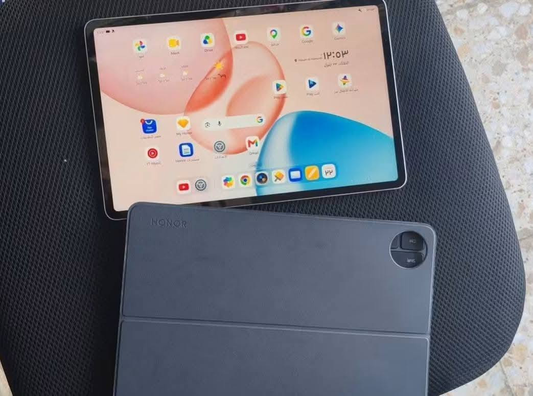 للبيع هونر باد 10🔥 (HONOR Pad 10) نضافة 95%

المواصفات الرئيسية:
الشاشة: 12.1 بوصة، TFT LCD، دقة 2.5K، تحديث 120 هرتز.
 المعالج: Qualcomm Snapdragon 7 Gen 3 ثماني النواة.
 الذاكرة والتخزين: 8 جيجابايت رام + 256 جيجابايت تخزين داخلي.
 البطارية: 10100 مللي أمبير، شحن 35 واط.
 الكاميرا: 8 ميجابكسل (خلفية) و8 ميجابكسل (أمامية).
 النظام: أندرويد 16 مع واجهة MagicOS 9.0.
 الاتصال: دعم واي فاي أو 5G (حسب الإصدار).
 المميزات: جسم معدني خفيف ، سماعات رباعية، لوحة مفاتيح ذكية مرافقة. 
  يستهدف الطلاب والمحترفين بفضل أدائه العالي وتصميمه الأنيق 
ملحقاتة كيبورد و لصق ل شاشة و كيبل 

السعر 465 وبي مجال اللطيبين 
مكاني بغداد 
*********** واتساب متواجد او فيس
