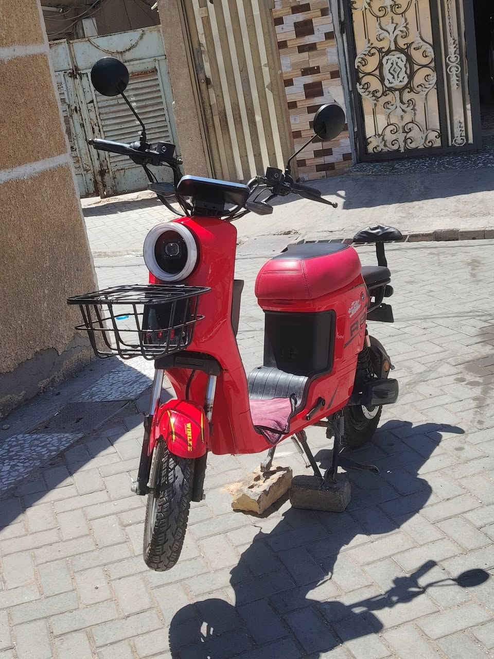 سلام عليكم عندي دراجه شحن ار 9 سرعه 109
الحقيقي 60بطاريات جدد ملف 2000تايرات جوبلس 
مرايت اشاير يمنه يسره دبل اشاره لايتات عالي ناصي 
منفذ يوسبي دراجه حلوه ما عوزه اي نقص 
دراجه كامله سويج وبصمه تشغيل عن بعد بيه نضام  Rللخلف حساسات نضام سرقه دراجه حلوه 
مكاني بغداد مدينه الصدر 
الرقم ***********.بيع مستعجل سعر 🤑 375وبيه مجال لطيبين
