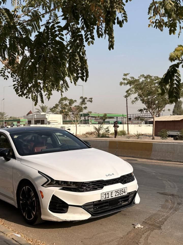 السلام عليكم
K5 2022 GT LINE فول مواصفات داخل احمر 
رقم بغداد باسمي تحويل ثاني يوم
كير محرك تبريد دواخل كلها كفاله 
ماشيه 97 
حادثها واضح بالصور والسونار موجود
مكاني بغداد السعر 154 وبيها مجال 
***********
