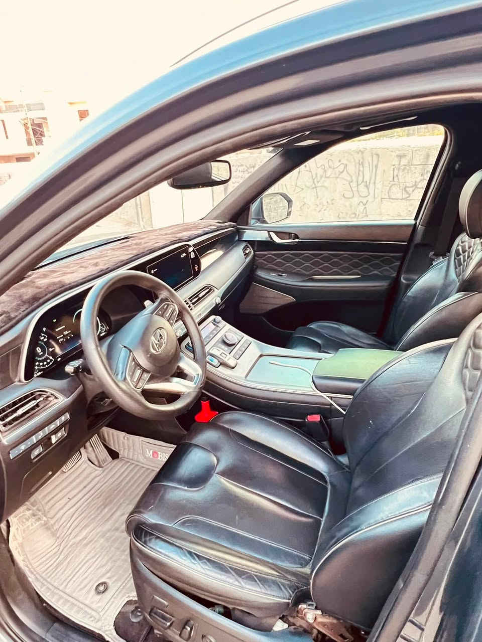 السلام عليكم لبيع 2022وارد امريكي كولكرافي
السياره فول عده 4x4 حادث السياره بنيد بارد وبل عراق صار طخه بل صندوق وبعده ما مصلح ماشيه 96الف مكينه وكير كفاله بدون صبغ وتبدل  مكان السياره بغداد ***********علي
