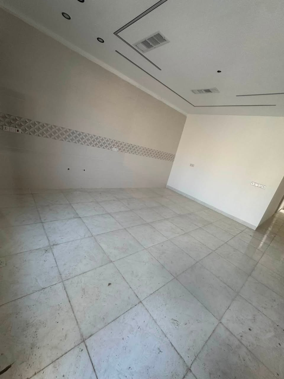 بيت لبيع كامل مواصفات ١٠٠ متر شارع تبليط قريب شارع
بيها (گراج و مطبخ و استقبال و غرفتين نوم و صحيات)
عنوان( دروازة)
سعر 55 مليون و مجال
***********
***********
