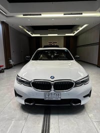 بي ام دبليو  330i  موديل 2019 ماشية 135,000 كيلو  حادثها بوارد فقط مغل...