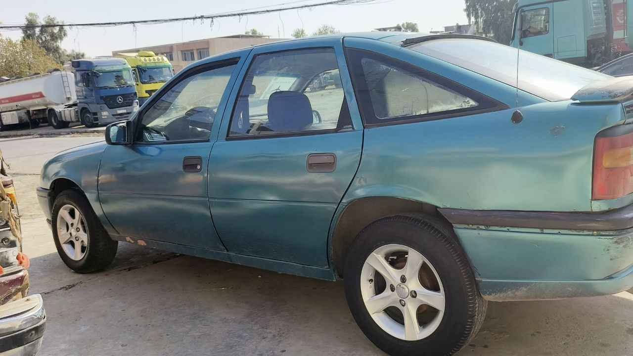 اوبل فيكترا موديل 1991 محرك 16سنويه جديده شرط التحويل سعره 33 وبيها مجال للستفسار  واتساب *********** او مراسله الصفحه موصل, نينوى
