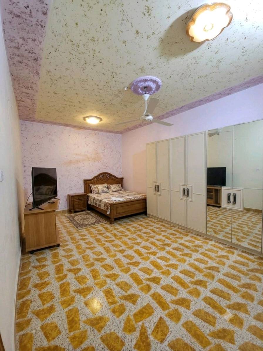 إعلان بيت للبيع
بيت طابقين نظيف وجاهز للسكن للبيع

​المساحة: 100 متر مربع

​البناء: سنة 2016 (بناء بحالة ممتازة)

​الموقع: داخل دربونه

​عدد الغرف: 3 غرف نوم واسعة

​المواصفات الإضافية:

​طابقين بتصميم عملي ومريح

​يحتوي على كافة الخدمات (ماء، كهرباء، مجاري)

​جاهز للسكن المباشر دون الحاجة لتعديلات

الطابق الأرضي:غرفه وصاله واستقبال ومطبخ وحمام داخلي مع تواليت غربي وتواليت خارجي

الطابق الثاني:غرفتين مع صاله واسعه

​للاستفسار عن السعر أو المعاينة، يرجى التواصل عبر الخاص أو الاتصال على الرقم: [***********]

الموقع الىشطره خالصه قرب تقاطع شحييم
