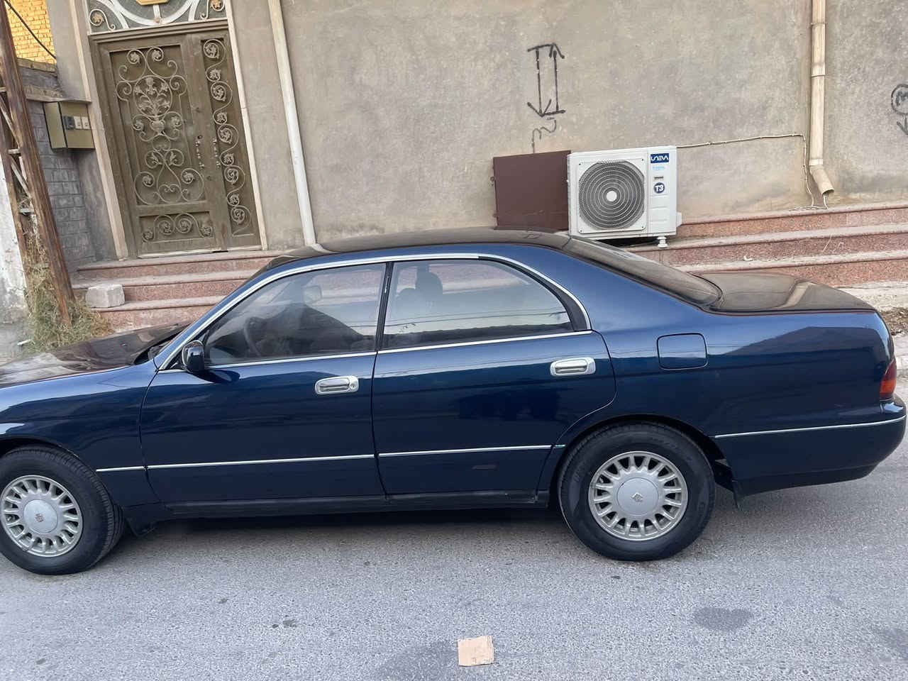 السلام عليكم بطه للبيع مديل ٩٣مصبوغه حزام صبغتهه احلى من الصوره كير محرك جديد تخم تاير جديد ياباني هسه مشدود تبريد ثلج سياره متصل رقم واسط باسمي تحويل ثاني يوم العنوان واسط نعمانيه السعر ٥٥وبيهه مجال ***********
